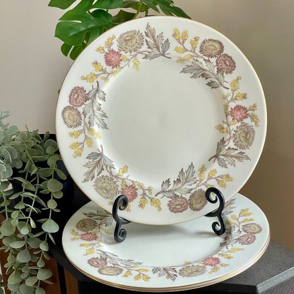 Vintage (1960s) Wedgwood “Lichfield” (W4156) Dinner Plate - Picture 2 of 5